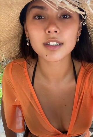 Mai Lee (@mlee_sts) #cleavage  #crop top  #orange crop top  #bouncing boobs  «OOTD»