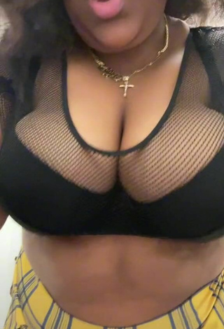 Rykky Dorsey (@ry2ky) #cleavage  #crop top  #black crop top  #skirt  «I cant even exhale»