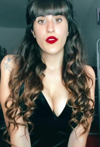 Alice Iori (@spadina) #cleavage  #dress  #black dress  #tattooed body  #red lips 