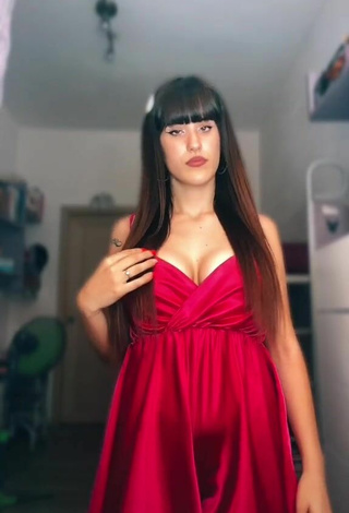Alice Iori (@spadina) #cleavage  #dress  #red dress  #tattooed body  «IG: Alice.spadina»