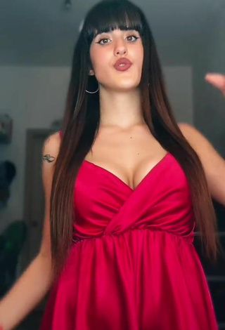 Alice Iori (@spadina) #cleavage  #dress  #red dress  #tattooed body  «Lei vuole…❤️‍ IG: Alice.spadina»