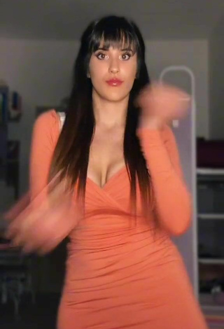 Alice Iori (@spadina) #cleavage  #dress  #orange dress  #booty dancing  «Ci ho provato dai i balletti non...»