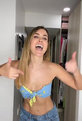 Veronica Montes (@_veronicamontes) #cleavage #crop top #shorts #booty dancing «Thursday mood #bailando #jueves...»