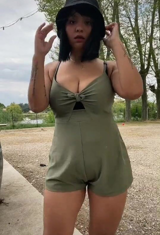 Adelaida Tassoni (@adelaidagonet) #cleavage  #bodysuit  #green bodysuit  #big boobs  #bouncing boobs  #booty dancing  #tattooed body  «No saben cuanto me costó este...»