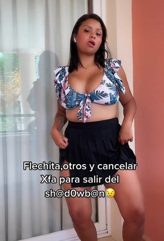 Adelaida Tassoni (@adelaidagonet) #cleavage  #bikini top  #big boobs  #skirt  #booty dancing  #tattooed body  «Ya no aparezco en para ti ya...»