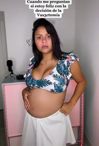 Adelaida Tassoni (@adelaidagonet) #cleavage  #bikini top  #big boobs  #bouncing boobs  #underboob  #pregnant  #tattooed body  «Ahora si tacata parejo sin miedo...»