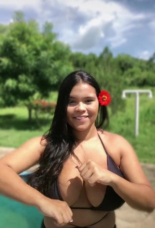 Allana Vasconcelos (@allanamartins_) #cleavage  #bikini  #black bikini  #big boobs  #bouncing boobs  «sdd gravar aí af»