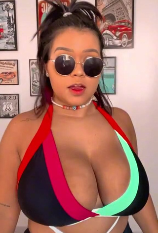 Allana Vasconcelos (@allanamartins_) #cleavage  #bikini top  #big boobs  #bouncing boobs 