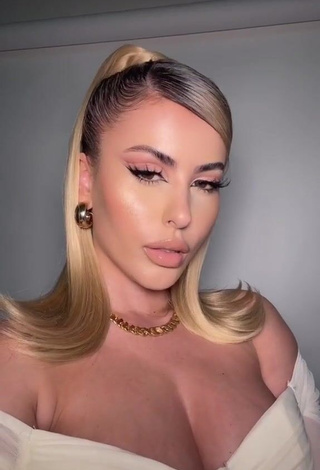 Amra Olevic (@amrezy) #cleavage  #big boobs  «Prrrrrr #foryoupage»
