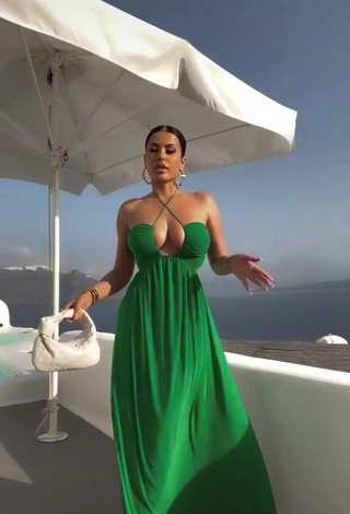 Amra Olevic (@amrezy) #cleavage  #dress  #green dress  #side boob  «It was windy today  #santorini...»