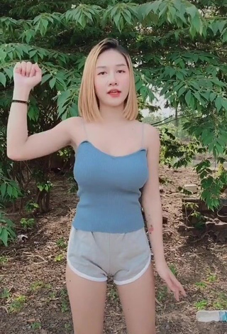 arty095 (@arty095) #cleavage  #tank top  #blue tank top  #shorts  «เต้นไปงั้น เพลงไม่มีหรอก555555+»