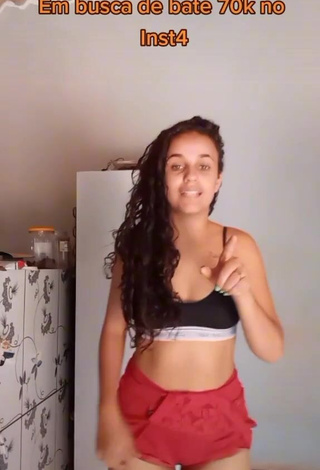 Ayla Vitoria (@ayla_e_biinah) #cleavage  #sport bra  #shorts  #booty dancing  «link na bio aproveitar e vai no...»