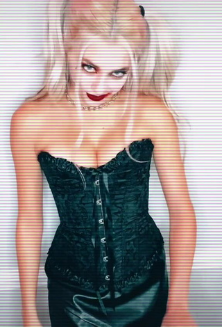 Bella Martinez (@bellaaclaire) #red lips  #cleavage  #corset  #black corset  #skirt  #black skirt  «#pov harley took out the jokers...»