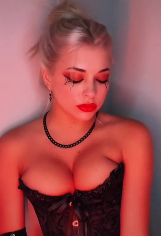 Bella Martinez (@bellaaclaire) #cleavage  #big boobs  #sexy  #corset  #black corset  «say it again❤️‍ #halloween #foryou»