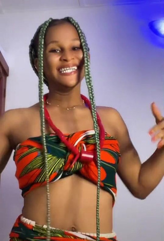 Faustina (@berby_picxy) #tube top  #belly dance  «@tochimusicofficial #fyp...»