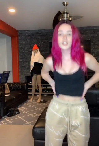 Cailee Kennedy (@cailee.kennedy) #cleavage  #crop top  #black crop top  #bouncing boobs  «i think the mannequin moved»