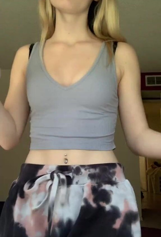 Cailee Kennedy (@cailee.kennedy) #cleavage  #tank top  #grey tank top  #belly button piercing  #booty dancing  «this house is so empty my heart...»