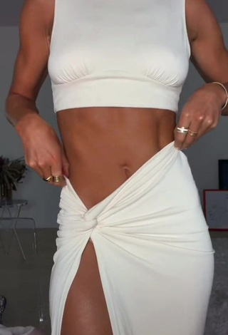 Camila Coelho (@camilacoelho) #crop top  #white crop top  #skirt  «Love a white fit  (from...»