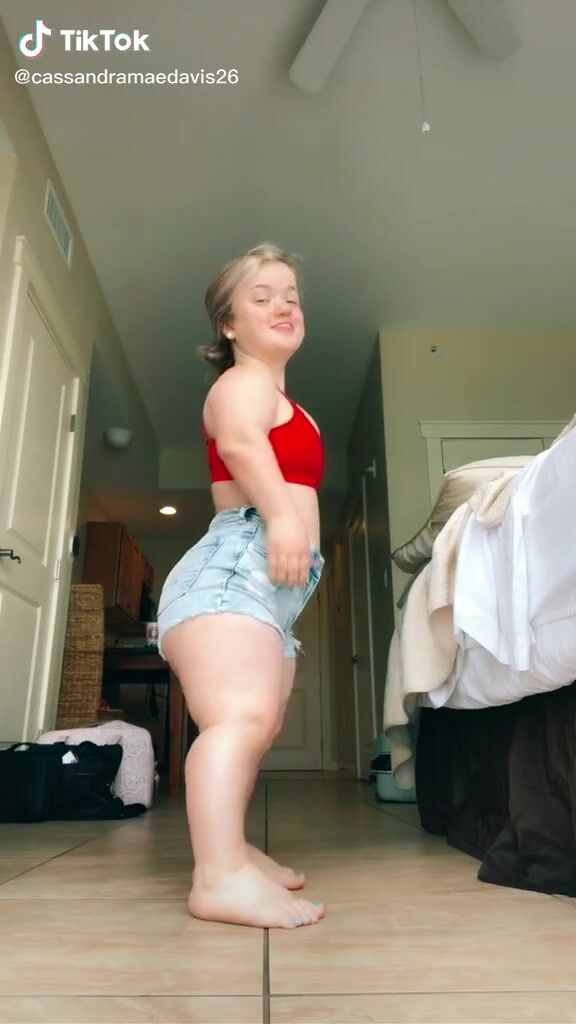 Cassandra Mae Davis (@cassandramaedavis26) #cleavage #crop top #red crop top... yephot