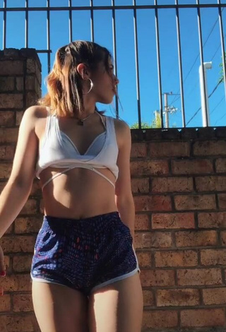Dahiana Mendez (@dahimendezz) #cleavage  #crop top  #white crop top  #shorts  #booty dancing 