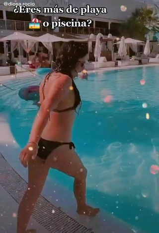 Diosa Rocio (@diosa.rocio) #bikini  #black bikini  #swimming pool  #wet  «prefieres playa o piscina...»