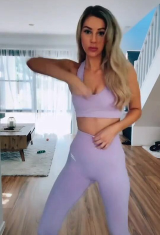 Brooklyn Elliott (@dj.brooklyn) #cleavage  #sport bra  #purple sport bra  #bouncing boobs  #leggings  #booty dancing  «I can’t shake it»