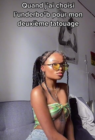 Emilietalk (@emilietalk) #cleavage  #crop top  #tattooed body  «Sans surprise : j’ai douillé...»