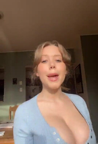 Emily_kyte (@emily_kyte) #cleavage  #crop top  #blue crop top  #bouncing boobs  #big boobs  «I just love Maddie #fyp...»
