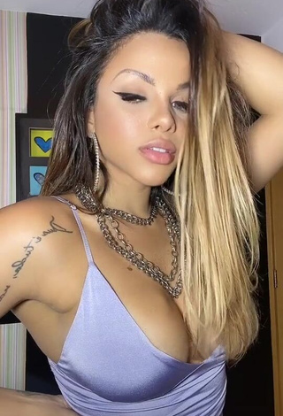 Gabily (@gabilyofc) #cleavage  #crop top  #blue crop top  #tattooed body  «A própria Beyoncé kkkk...»