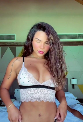 Gabily (@gabilyofc) #cleavage  #bikini  #booty shaking  #tattooed body  «Bom dia né #foryou #viral #fyp #fy»