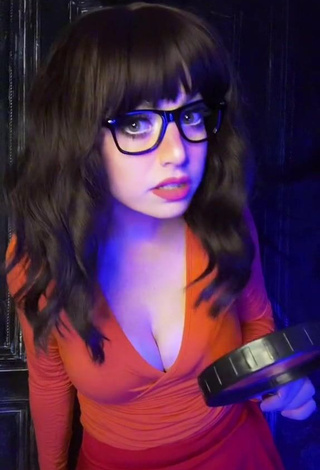 Hauntedhostess (@hauntedhostess) #cleavage  #bodysuit  #red bodysuit  #cosplay  «Which Velma do you prefer |...»