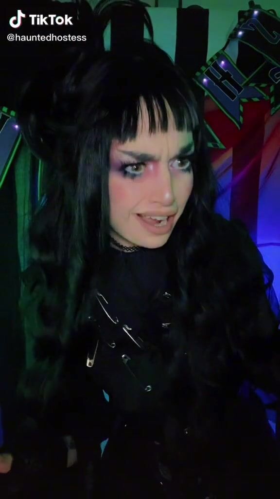 Hauntedhostess (@hauntedhostess) #cleavage #cosplay «Move over