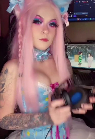 Holofox (@holofox) #cleavage  #dress  #tattooed body  #cosplay  «Ope #holofox #gamer #anime»