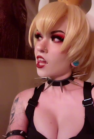 Holofox (@holofox) #cleavage  #tattooed body  #red lips  #cosplay  «Can we get an F in the chat for...»