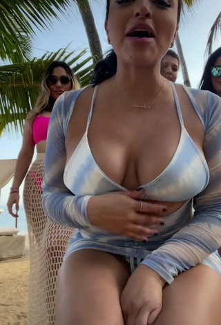 Alma Ramirez (@iamalmaramirez) #cleavage  #bikini top  #bouncing boobs  «Das cute yay!»