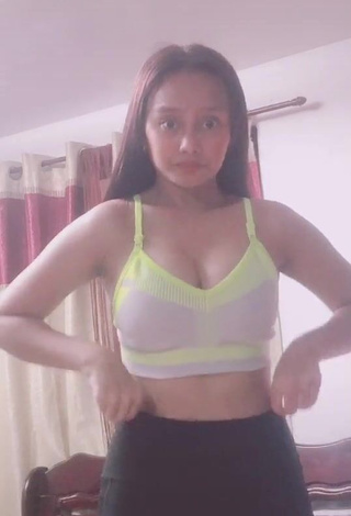 Rita Gaviola (@itssritagaviola) #cleavage  #crop top  #bouncing boobs  «Uunahan kona Kayo  yess po...»