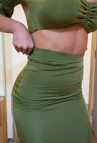Jaquelline (@jaquelline14) #crop top  #green crop top  #skirt  #green skirt  #cleavage  «Tô pronta gostaram»