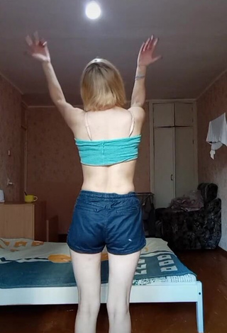 Katya Maksymova (@kamasiba) #crop top  #blue crop top  #shorts  «Стала успешной моделью, после...»