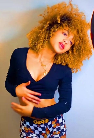 Lanii Kay (@laniikay) #cleavage  #crop top  #blue crop top  #booty dancing  #belly button piercing  «blooper  @tracy.oj #viral...»