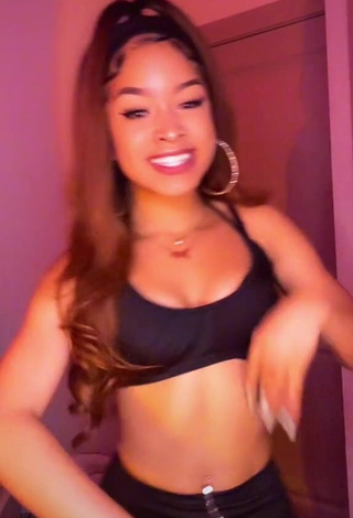 Lanii Kay (@laniikay) #cleavage  #crop top  #black crop top  #bouncing boobs  #belly button piercing  «Get intew ittt #xyzbca #foryou...»