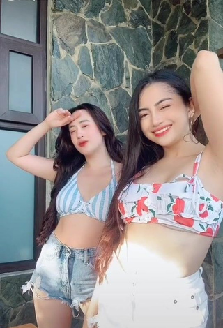 Lea Jane (@leajane05) #cleavage  #crop top  #shorts  #booty dancing  «With @sbnewgenkeshia»