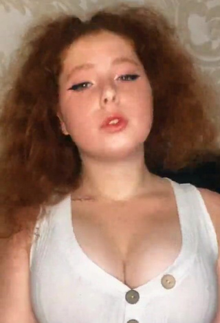 Elizaveta Strizh (@lizzka_strizzz) #cleavage  #big boobs  #bouncing boobs  «Твое сердечко тук тук тук тук❤️»