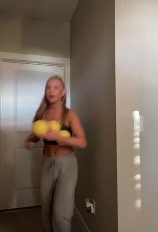 Lizzy Wurst (@lizzy.wurst) #cleavage  #crop top  #grey crop top  «Well here’s part 2.. #fyp»