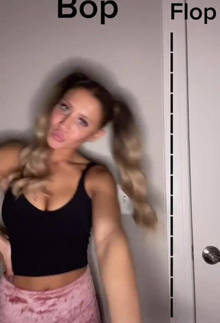 Lizzy Wurst (@lizzy.wurst) #cleavage  #crop top  #black crop top  #bouncing boobs  «I took up too much space  #fyp»