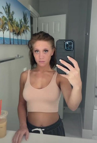 Lizzy Wurst (@lizzy.wurst) #cleavage  #crop top  #beige crop top  «I don’t know what this is... #fyp»