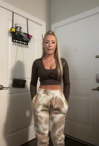 Lizzy Wurst (@lizzy.wurst) #cleavage  #crop top  #brown crop top  #pants  #booty shaking  «whatever. can’t say I didn’t try...»