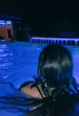 Marina (@marylucks) #bikini  #black bikini  #swimming pool  #wet  «nose q es mejor si las patitas d...»