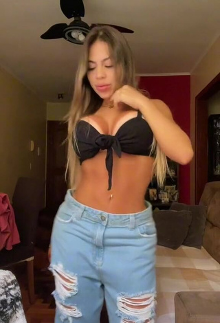 Camila Xavier (@oficiialxavier) #cleavage  #crop top  #black crop top  #big boobs  #belly button piercing  #tattooed body  «Me rendi na trend #fy #fypシ...»