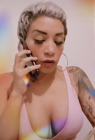 Paula Arias (@paula_tentacion24) #cleavage  #tattooed body  #big boobs  «No va venir entonces oiga...»