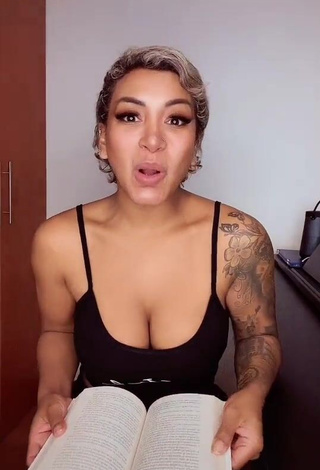 Paula Arias (@paula_tentacion24) #cleavage  #crop top  #black crop top  #big boobs  #tattooed body  «Ya pronto sale mi libro lero...»